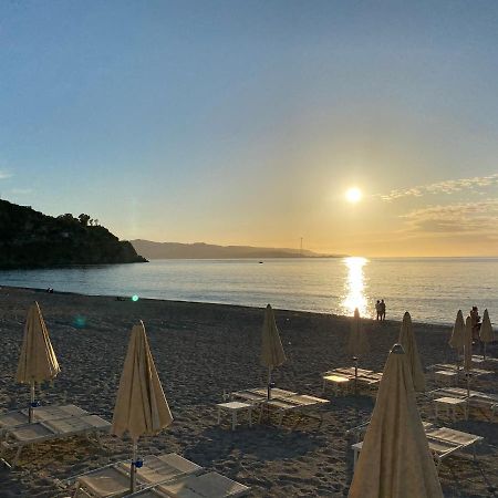 Casa Vacanze Antares Шилла Экстерьер фото